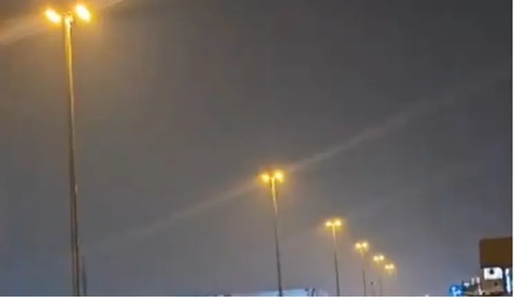 فيديو أمطار غزيرة تخفي معالم الرياض