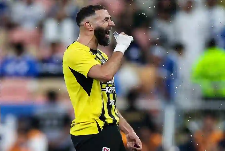 بنزيما يفجر أزمة كبيرة في الاتحاد وأنباء عن قرب رحيله بسبب هذه المشكلة 