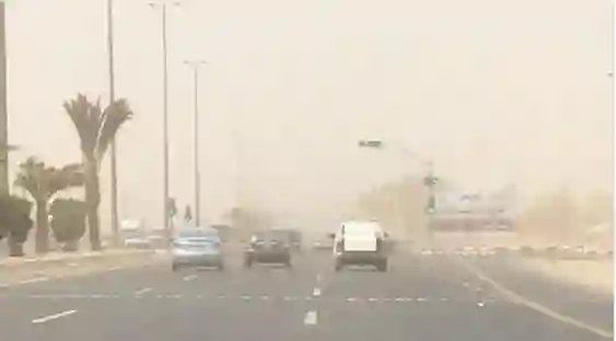 الوطني للأرصاد يحذر من حالة مطرية مصحوبة برياح وغبار من يوم الأحد حتى نهاية الاسبوع على الرياض وهذه المناطق في شرق وشمال السعودية 