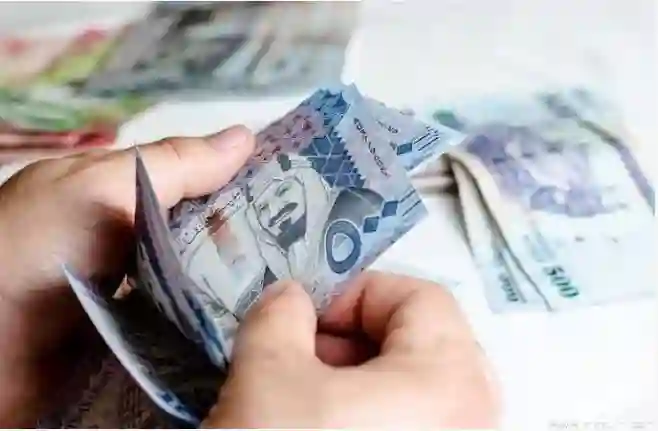 من اليوم الموارد البشرية تعلن عن نظام جديد يحمي السائق الخاص والعاملة المنزلية من خصم رواتبهم عند الكفيل أو تأخيرها 