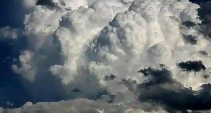 الوطني للأرصاد يحذر من عواصف وأمطار وجريان السيول في 8 مناطق في السعودية فماذا عن الرياض؟ 