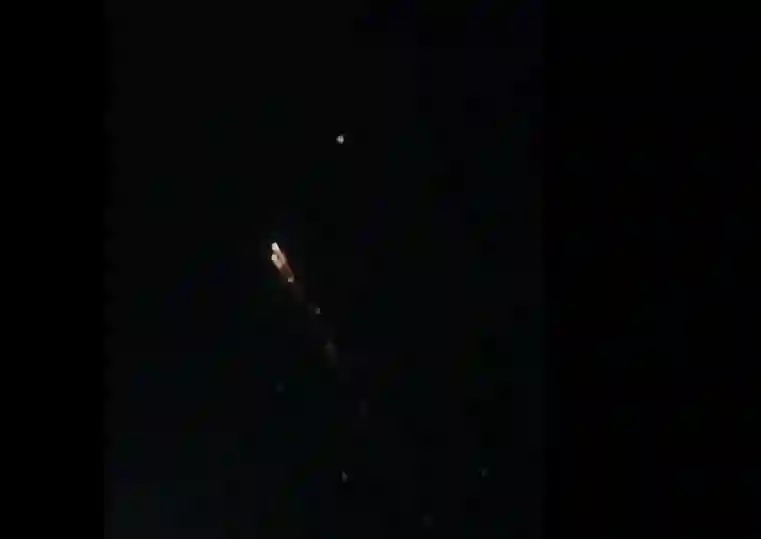 السعودية تعلن مفاجأة غير متوقعة عن الأجسام الطائرة في سماء جازان وجدة تدخل على الخط 