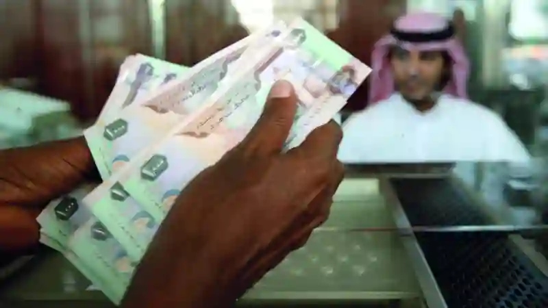 بنوك الامارات تعلن زيادة الرسوم على هذه الخدمات المصرفية التي تقدم للمواطنين والمقيمين في الدولة 