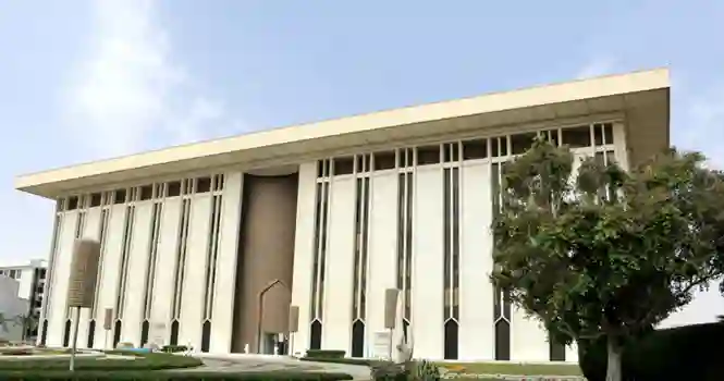 البنك المركزي السعودي يصدر قرارات عاجلة حول فتح حسابات للوافدين من هذه الفئات بوثيقة واحدة فقط 