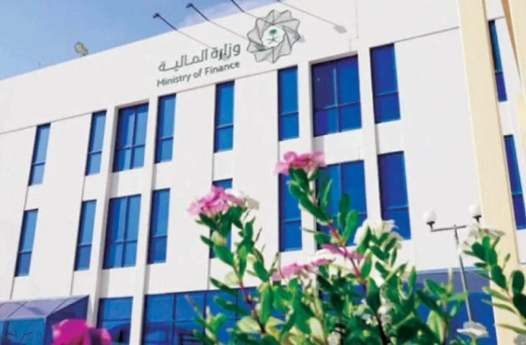 التفاصيل الكاملة لخطة الاقتراض بالمليارات التي أقرتها وزارة المالية السعودية 2024 