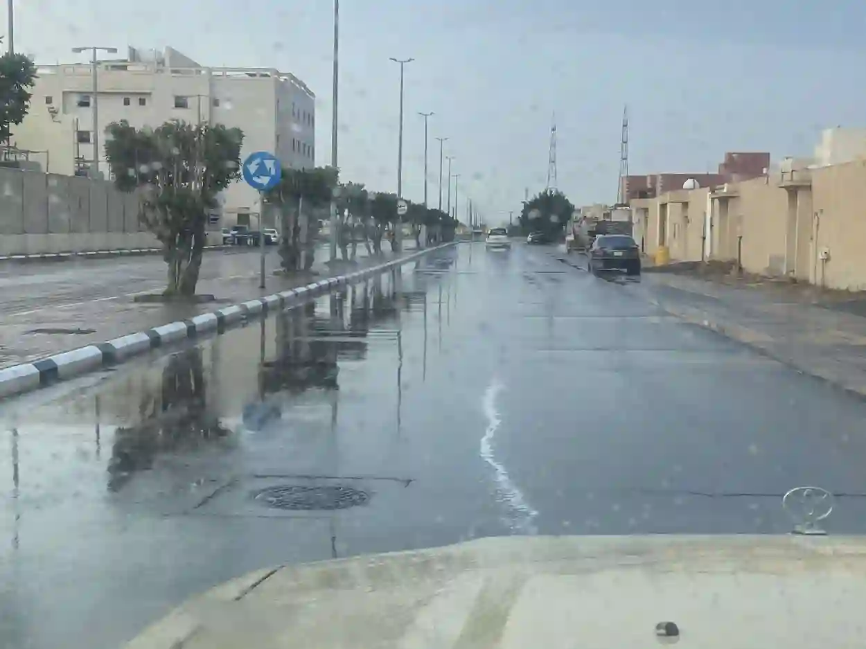  إنذار أحمر على مكة وجازان والمدينة وعدة مناطق.. تعليق الدراسة مستمر