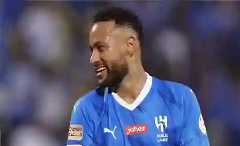 الكشف عن الفرق بين راتب نيمار في الهلال والمبلغ الذي يتقاضاه من ناديه الجديد سانتوس 