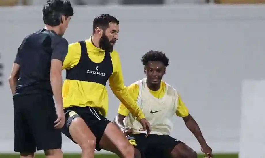 غياب كامل لبنزيما عن تشكيلة الاتحاد ومصادر تكشف سبب الغياب الحقيقي 