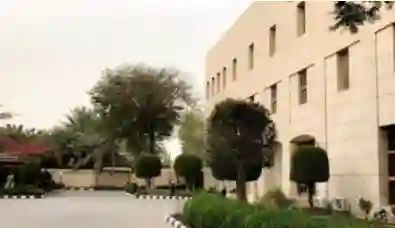 السفارة اليمنية في الرياض تصدر قرارات عاجلة تهم المغتربين اليمنيين في السعودية حول رسوم وإجراءات استخراج وتجديد جوازات السفر  