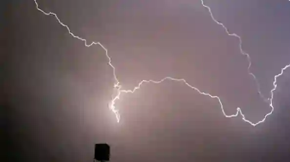 الحصيني لسكان هذه المناطق في الغربية والوسطى: الزمو بيوتكم تكفون والسيول جارفة حتى هذا التاريخ 