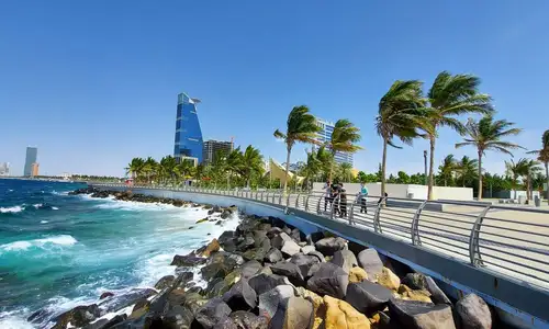 رسمياً: افتتاح مشروع تاريخي على كورنيش جدة يجعل المكان ينافس أهم شواطئ العالم 