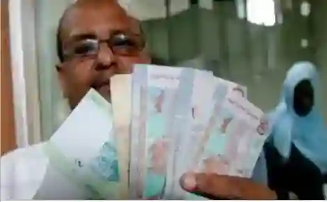 الجنيه السوداني يسجل سعر صرف غير متوقع في أول أسبوع من رمضان مقابل الريال السعودي ويلامس هذا المستوى في البنوك وشركات الصرافة 