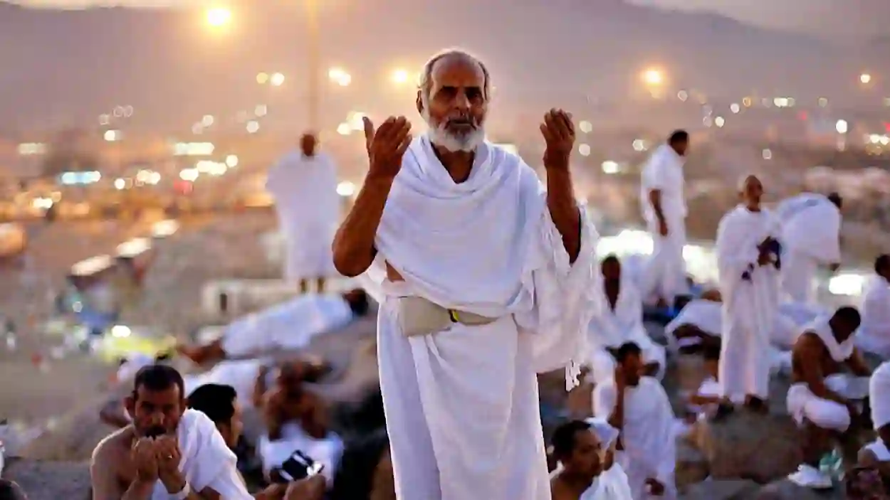 وزارة الحج تنشر الشروط والمتطلبات وتحدد الفئات المسموح لها بالتسجيل للحصول على تصاريح الحج لموسم 1446 وتحدد أسعار الباقات