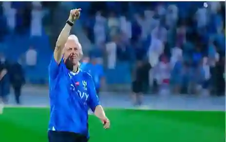 بعد أنباء الرحيل عن الهلال .. خيسوس يتلقى عرض خيالي من هذا النادي في دوري روشن 