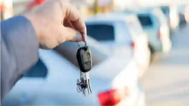 خمسة الاف ريال لو استأجرت في السيارة وظهر فيها هذا العيب من مكتب تأجير السيارات 