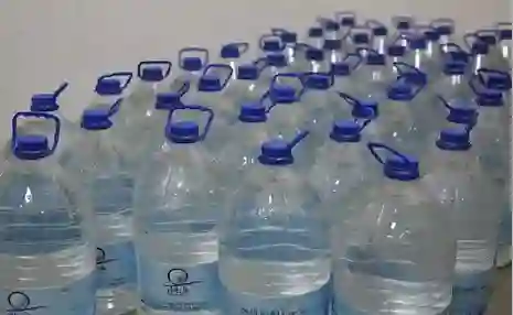 مطار الملك عبد العزيز يعلن رسمياً منع بيع عبوات مياه زمزم والسفر بها في هذه الحالات الجديدة 