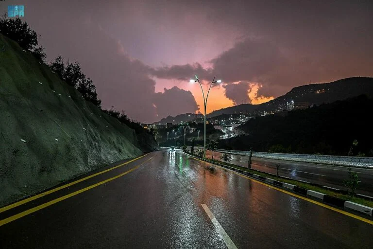 توقعات الطقس في السعودية اليوم الاربعاء وتنبيه عاجل لسكان الشمالية من الارصاد 