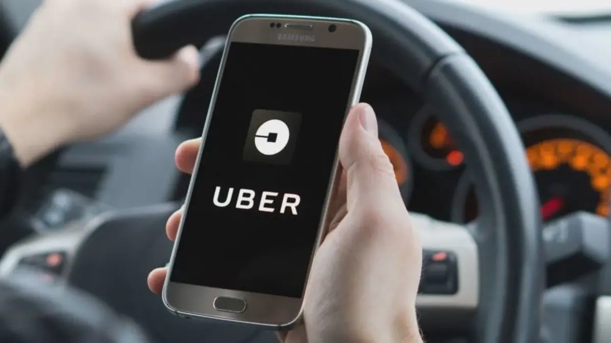 أوبر السعودية تطلق خدمة جديدة بالتعاون مع حافلات الرياض تسهل وصولك لباب بيتك خلال دقائق 