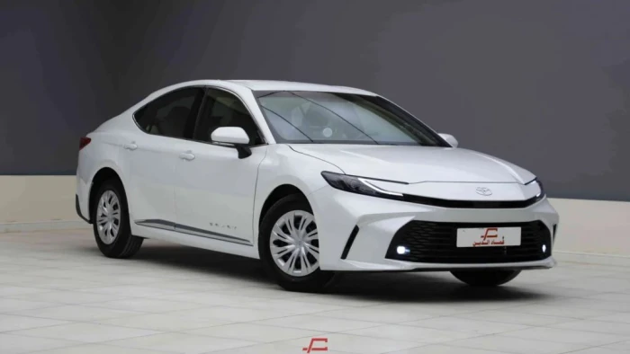 فيديو يكشف ميزة لا يعرفها الكثيرون في كامري 2025 بالمواصفات السعودية 