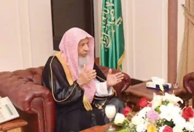 خادم الحرمين الشريفين حزين بعد إعلان وفاة هذا المستشار في الديوان الملكي 