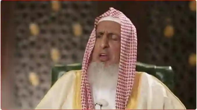 مفتي السعودية يحرج الكثير بهذه الفتوى حول الفرق بين صلاة التراويح جماعة أو منفرداً في المنزل وأيهما أفضل؟ 