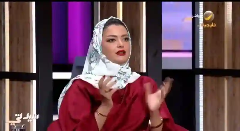 فيديو مضيفة طيران سعودية تكشف سر عدم اغلاق النوافذ في طائرات الخطوط السعودية 