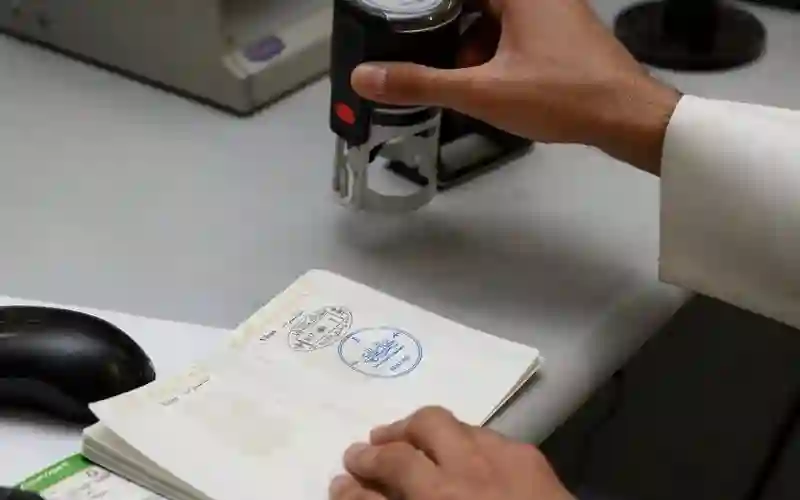 رسمياً: إقامة مجانية لكل المقيمين في السعودية العاملين في هذه المهن