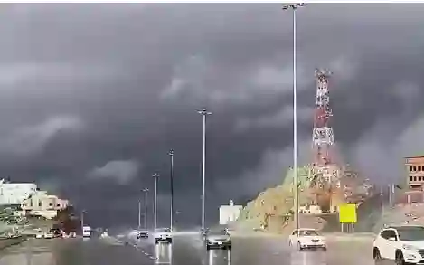 الحصيني يحدد المناطق التي ستشهد هطولات مطرية خلال الساعات القادمة 