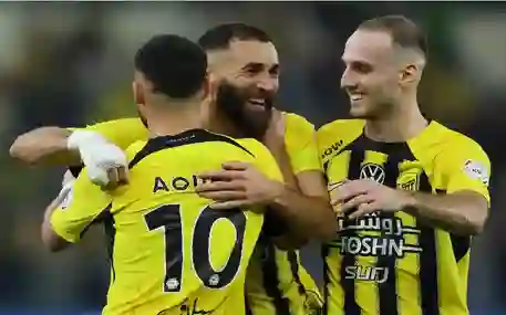 تسريبات تكشف من يقف وراء انتكاسات الاتحاد في مبارياته الأخيرة وتلويح بالكرت الأحمر في وجه هذا النجم 