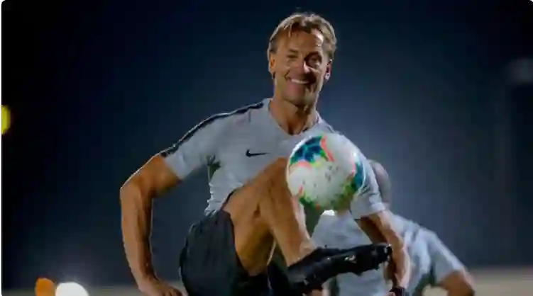 الاطاحة بمانشيني من تدريب الأخضر والاستعانة بالبطل القديم صاحب الانجازات الكبيرة 