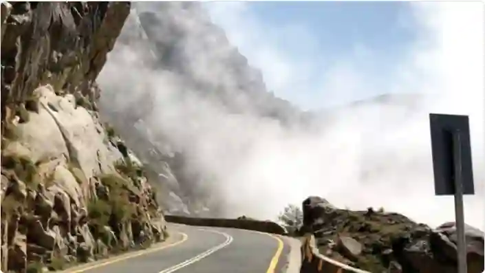 المرور يوضح وضع حركة المرور في عقبة حزن في الباحة بعد إغلاقها بسبب الأمطار الغزيرة 