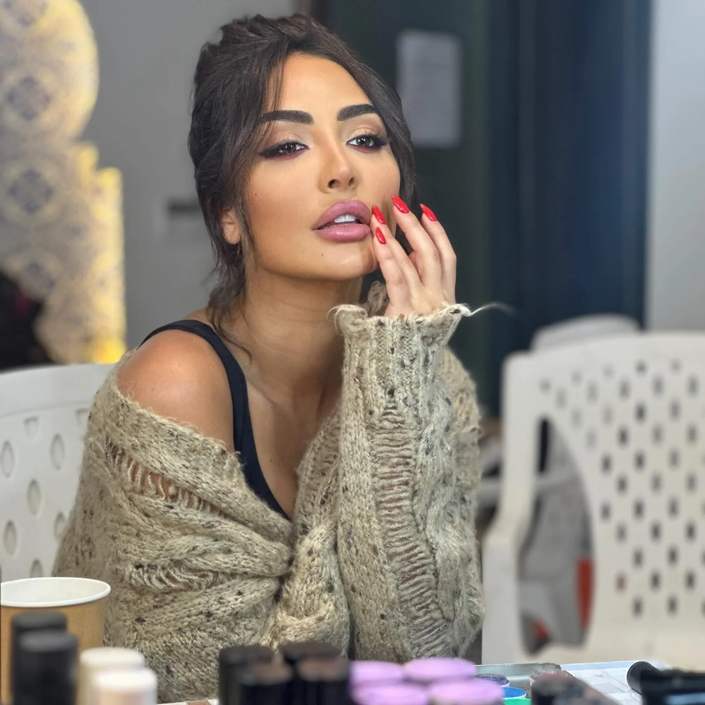 شاهد نور الغندور تسحر القلوب باطلالة أنيقة في شتاء السعودية 