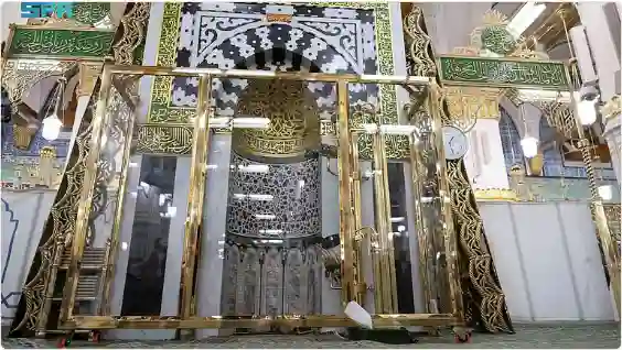 ليست واحدًا فقط.. تعرف على محاريب المسجد النبوي وأي واحد منها وقف عليه الرسول محمد في أخر أيامه وموقعه في المسجد 