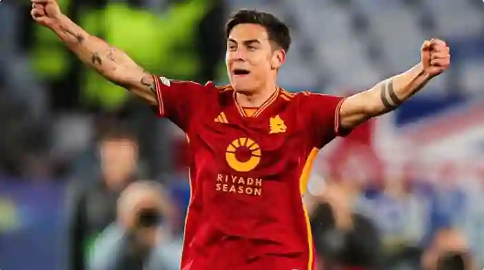 رسمياً: النجم الذي تفوق على ميسي ينضم لدوري روشن في صفقة تاريخية 