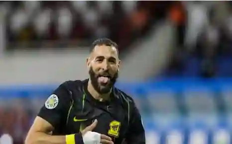 بنزيما يودع الاتحاد الى الدوري الانجليزي في صفقة ينقصها اللمسة الأخيرة 