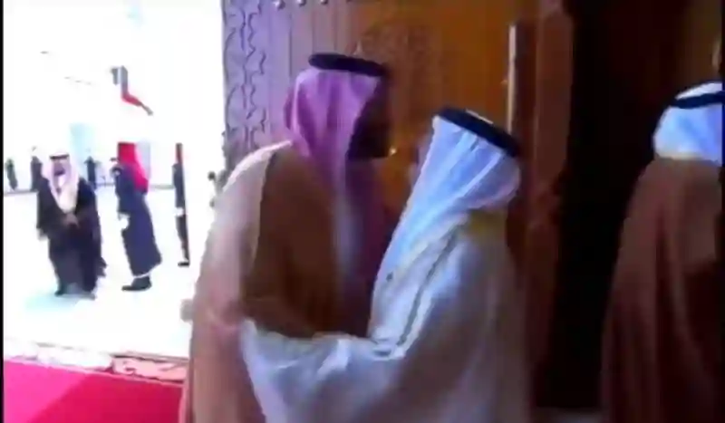 فيديو حوار بين الامير محمد بن سلمان وملك البحرين يشعل شبكات التواصل في السعودية بسبب هذا الرد من ولي العهد 