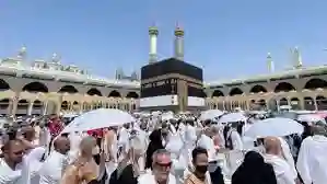 وزارة الحج تصدر قرارات جديدة حول السماح لحاملي تأشيرة العمرة والزيارة العائلية اداء مناسك الحج في موسم 1445 بهذ الشرط 