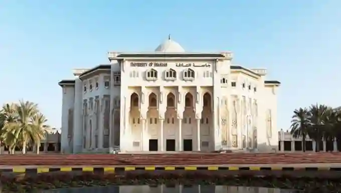 التقديم على المنحة الدراسية للمقيمين والوافدين في جامعة الشارقة وشروط وطريقة التقديم والتخصصات المتاحة 