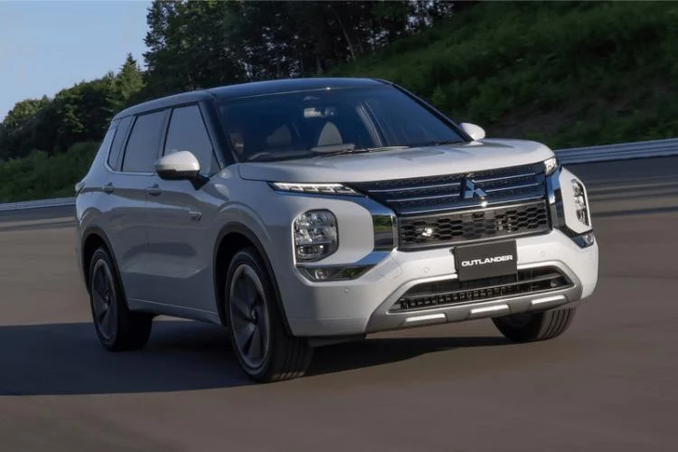 تعرف على تفاصيل خدمة الشحن المنزلي للسيارات الكهربائية الجديدة من شركة ميتسوبيشي والسيارات