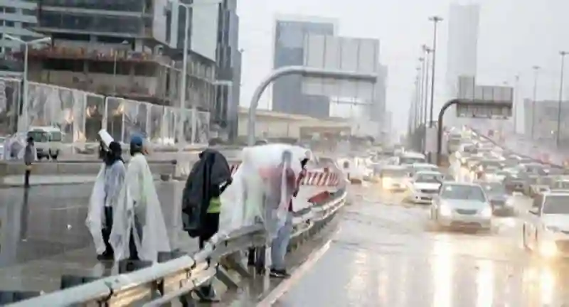 الأرصاد تعلن انذار باللون الأحمر على هذه المناطق في المملكة السبت والأحد 