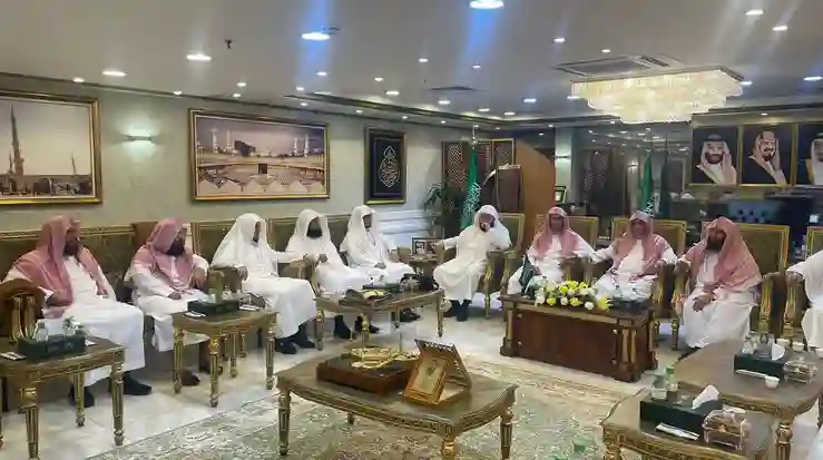 قرار عاجل من وزارة الشؤون الاسلامية حول أئمة ومؤذنين الحرم المكي والمسجد النبوي 