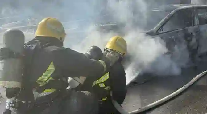 تفاصيل احتراق سيارة وسط زحام طريق الملك فهد في الرياض 