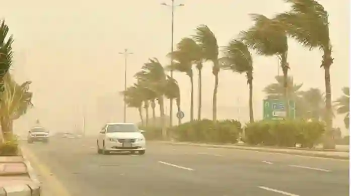 تحذير عاجل لسكان الرياض والشرقية الزموا بيوتكم حتى هذا التاريخ بسبب موجة حر وغبار قوية 