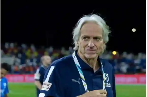 جيسوس يكشف عن بديل سعود عبد الحميد 