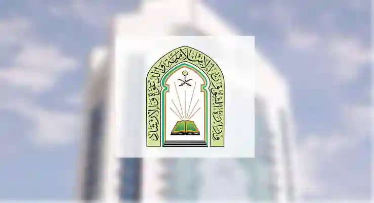 معلن في الرياض وضع إعلان منتجه داخل مسجد وهذا هو الاجراء القانوني الذي تم تطبيقه عليه 