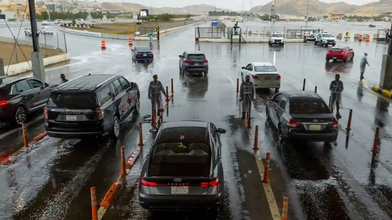 المرور يوجه 10 نصائح لكل من يقود سيارته على الخطوط السريعة في الرياض وجدة خلال 72 ساعة الق