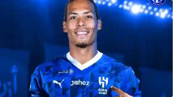 الهلال يطوي صفحة المفاوضات مع صلاح ويعلن بدايتها مع نجم من العيار الثقيل 