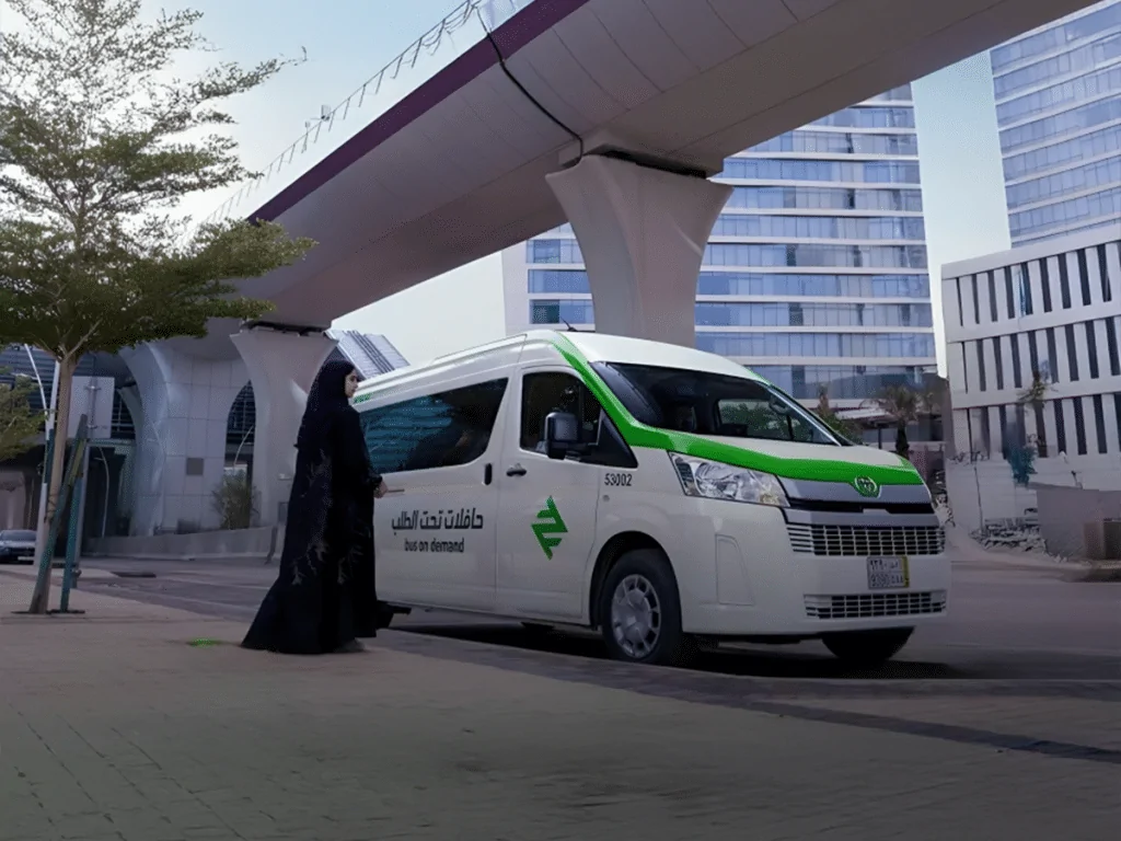 هيئة النقل تحدد الرسوم الجديدة وطريقة حجز حافلات تحت الطلب في الرياض وتحدد الأحياء التي تشملها الخدمة الجديدة 