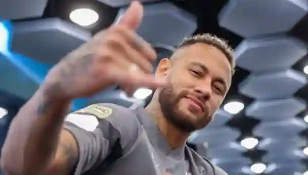 تطور يقلب موازين الهلال حول عودة نيمار للملاعب 