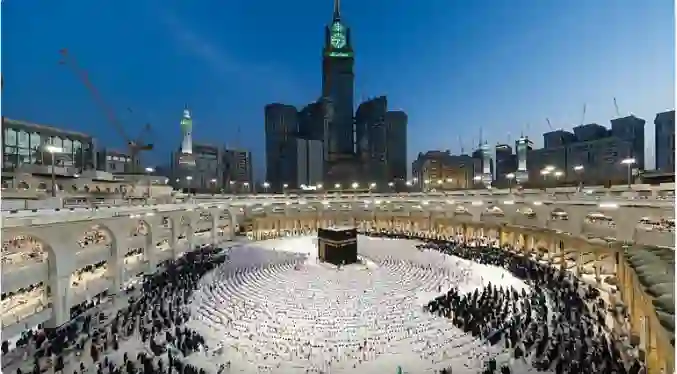 تعميم عاجل للمعتمرين والسائقين في مكة المكرمة بطرق تم اغلاقها وفتح مسارات بديلة لتجنب الزحام 